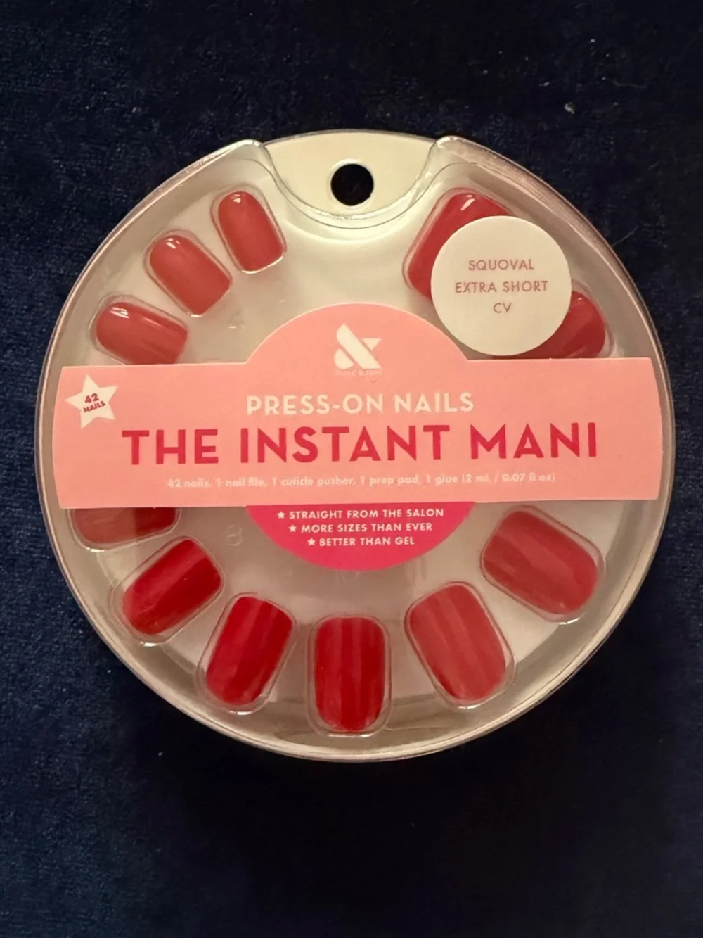 Olive & June Instant Mani Fake Nails in the shade CV (Clare Vivier) cherry red - Picture 2 of 2